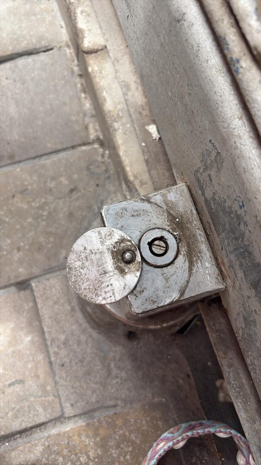 Instalación de cerraduras antibumping y cerrojos de seguridad en Málaga