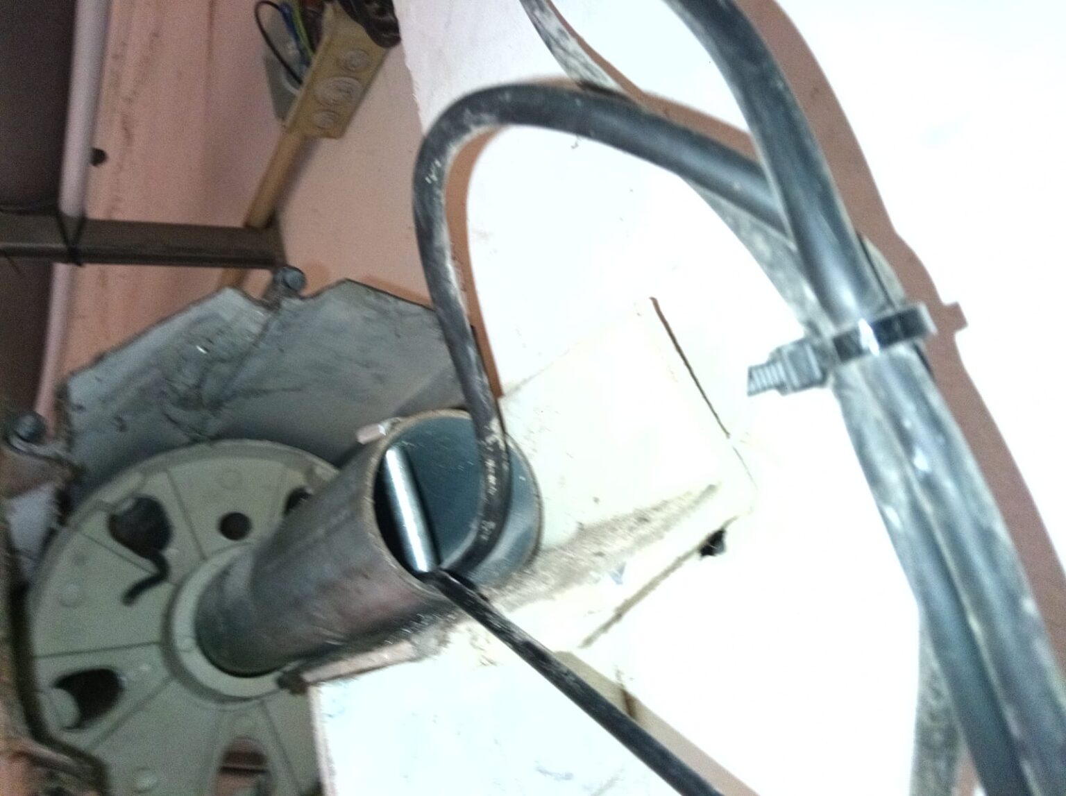 Instalación de motores de persiana con mando a distancia en Málaga